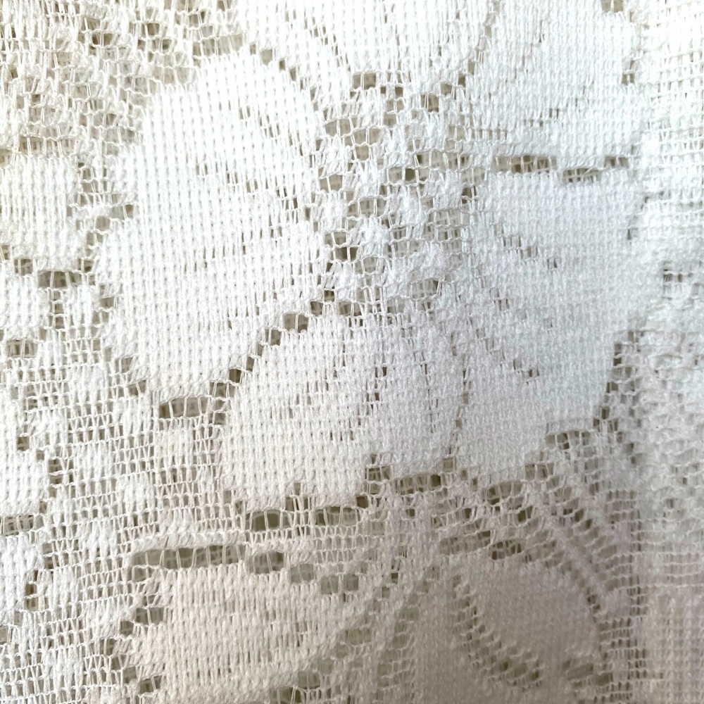 Curtain - Picture 2 of 3